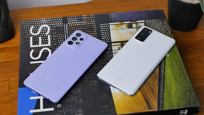Bộ đôi smartphone này có sự chênh lệch đôi chút về hệ thống ROM
